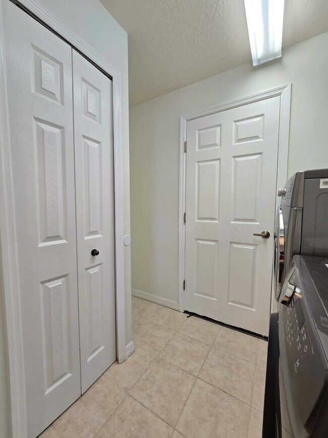 Building Photo - Waterfront home for RENT! 4 bed/2.5 bath