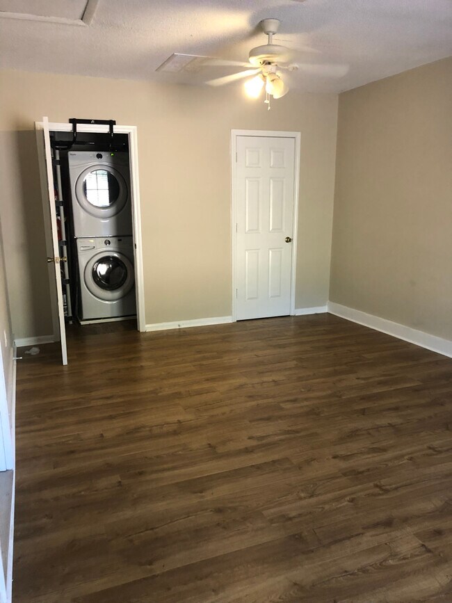 4th Bedroom/Bonus room-washer/dryer included, entrance by kitchen table - 130 Richard Dr