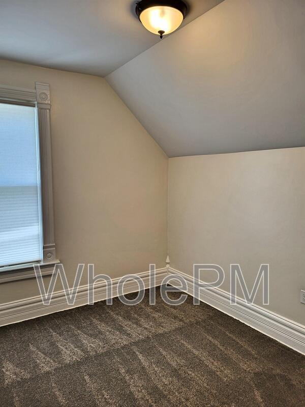 Building Photo - 721 Elati St