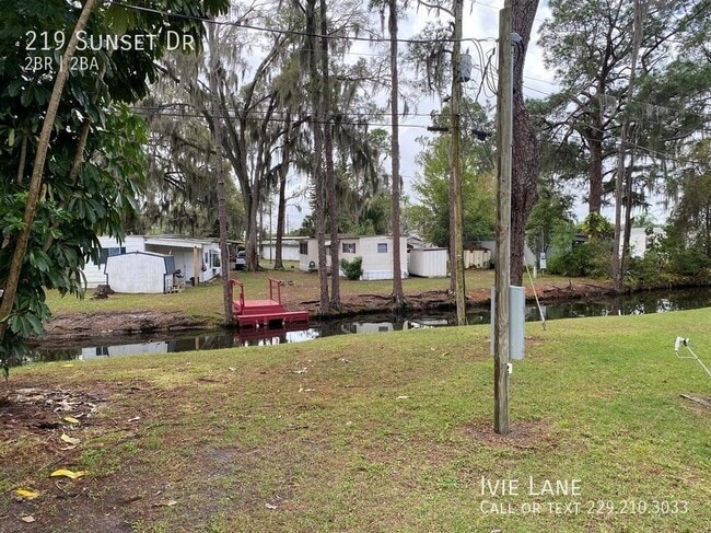 Building Photo - 219 Sunset Dr