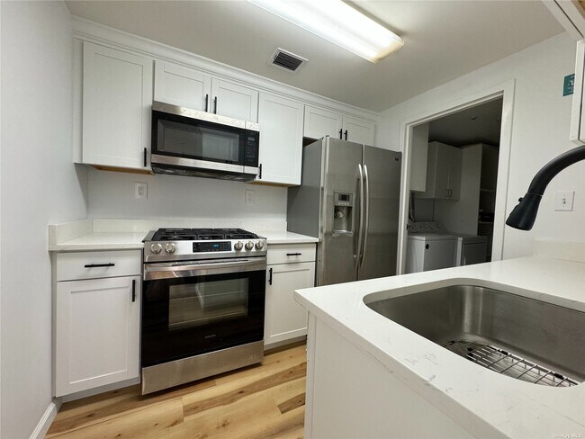 Building Photo - 91 Glen Hollow Dr