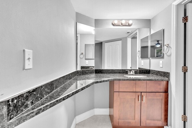 Building Photo - 2881 N Oakland Forest Dr