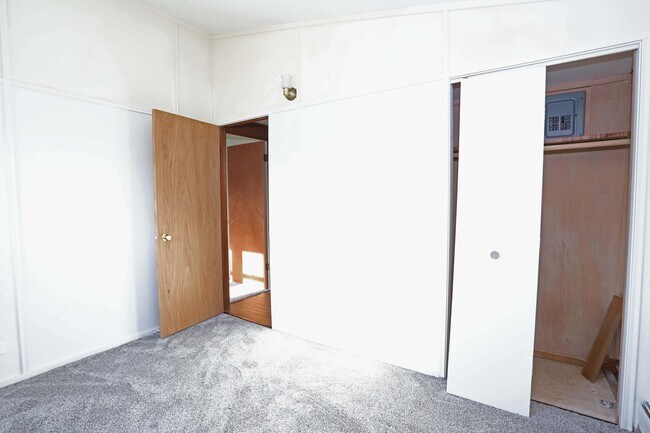 Building Photo - New Lisbon 4 Plex