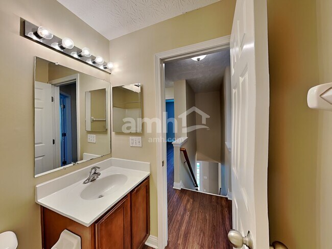 Building Photo - 270 Huntington Dr
