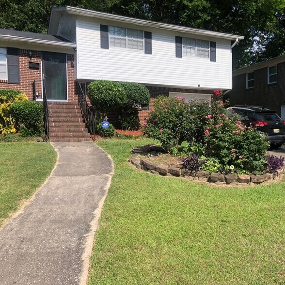 Primary Photo - 2425 Etowah St