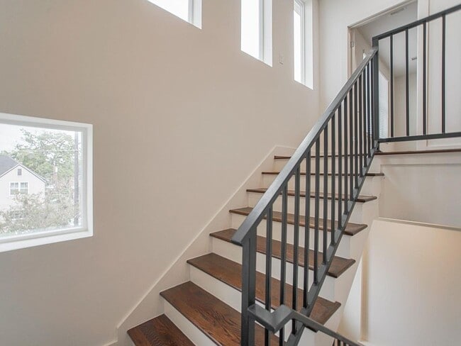 Building Photo - 2004 Rosedale St