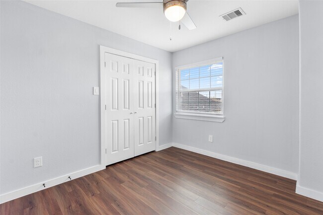 Building Photo - 6809 Glass St