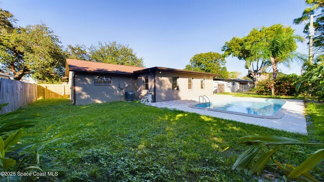 Building Photo - 987 Nicklaus Dr