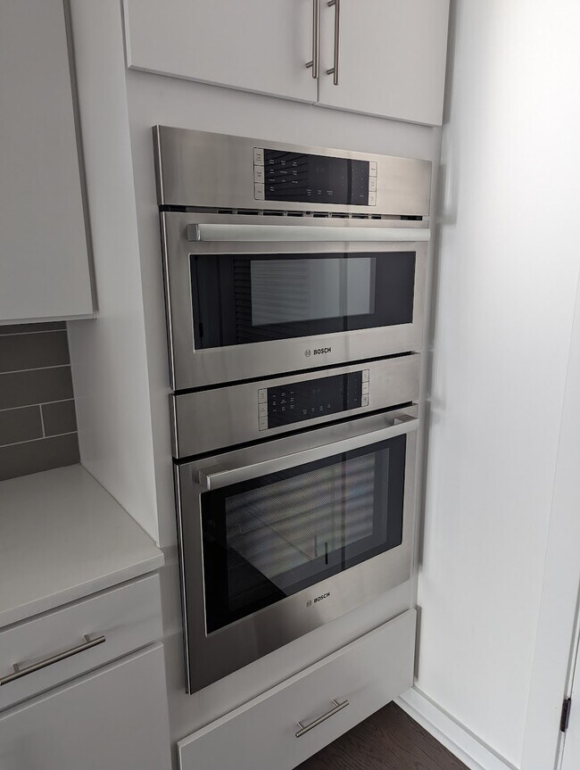 Building Photo - 300 8th St NE