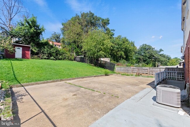 Building Photo - 4816 Woodlawn Dr