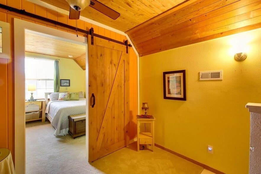 Building Photo - 1128 Hobson St