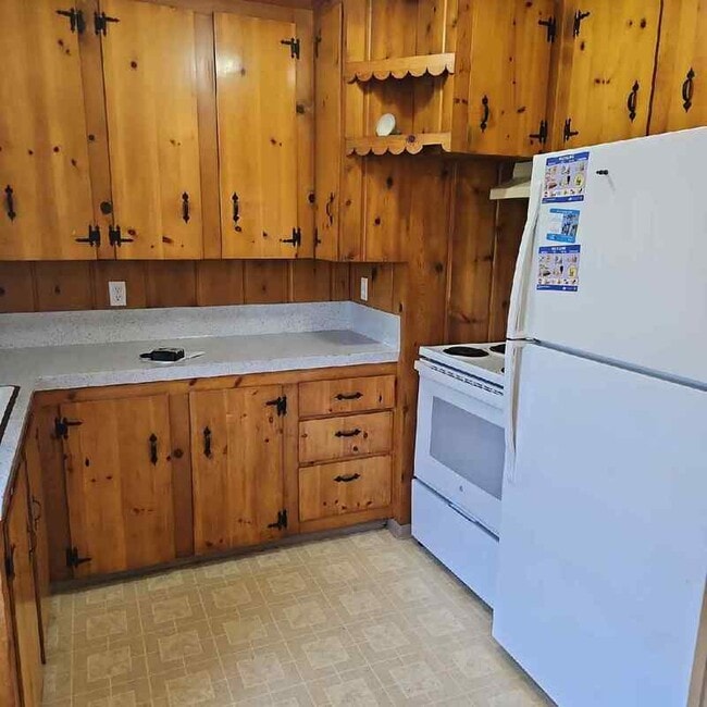 Building Photo - 626 NE Anderson St