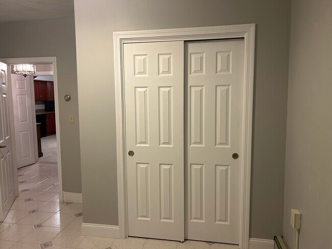 Building Photo - 58 Maple St