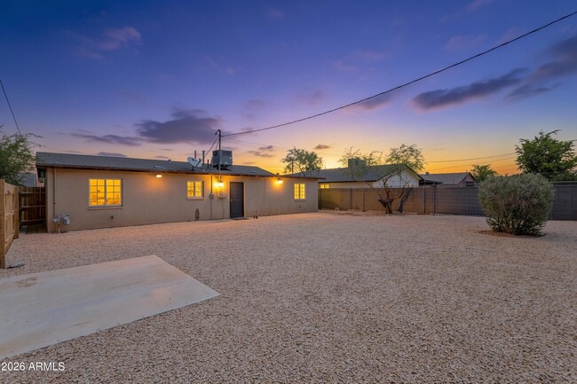 Building Photo - 735 E South Mountain Ave