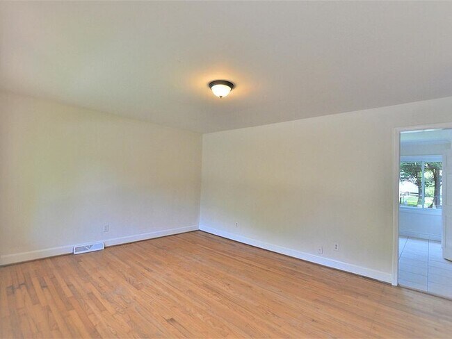 Building Photo - 7323 Idlewild Rd, Charlotte, NC 28212