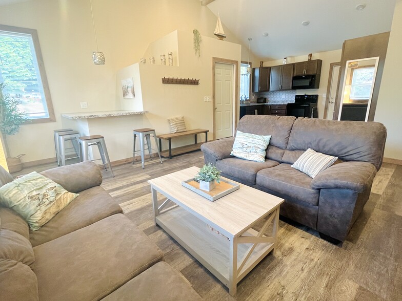Living room and breakfast nook - 6023 Barnhart Rd