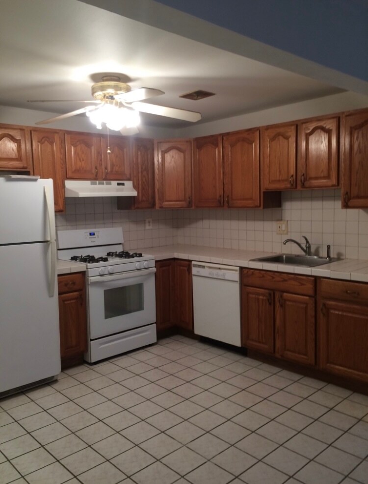 Large Kitchen - 62 Country Club Ln