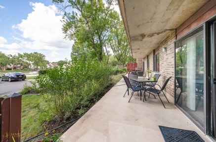 Building Photo - 111 S Baybrook Dr