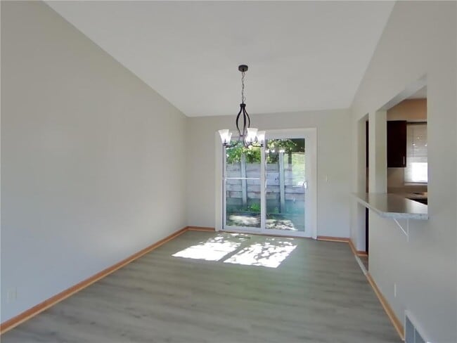 Building Photo - 3409 Brookview Dr