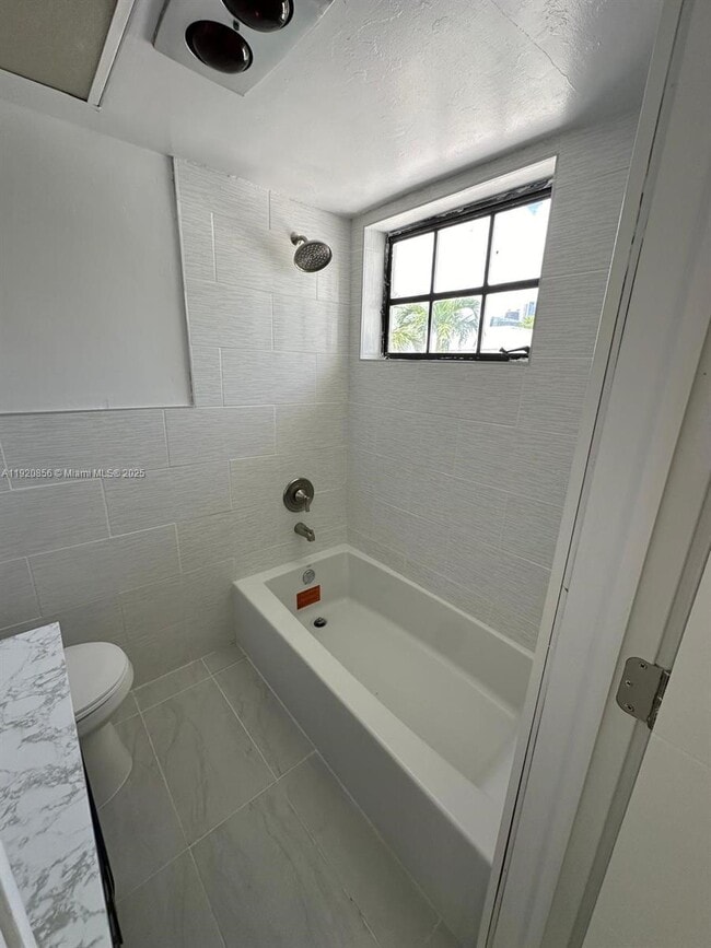 Building Photo - 1990 Brickell Ave