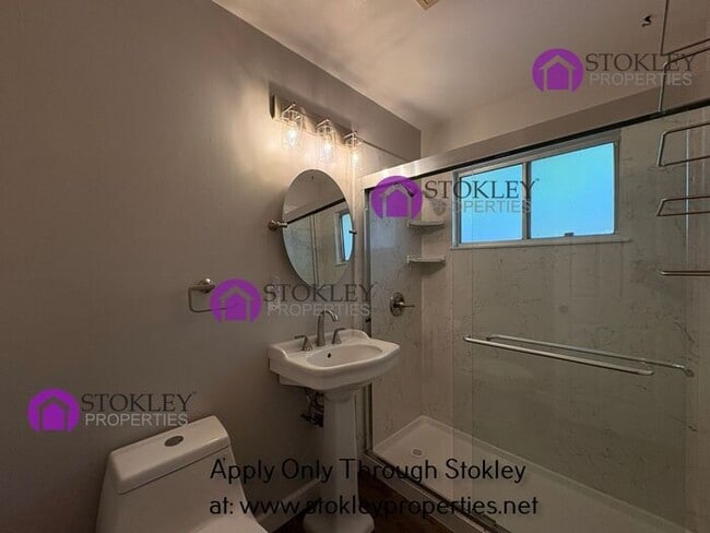 Building Photo - 1920 Encima Dr