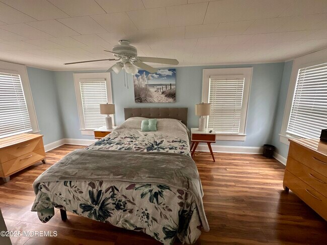 Building Photo - 612 W Sylvania Ave