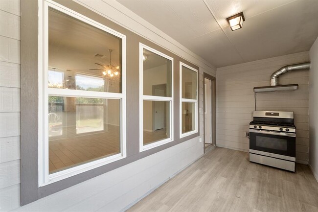 Building Photo - 15603 Eastern Meadowlark Wy
