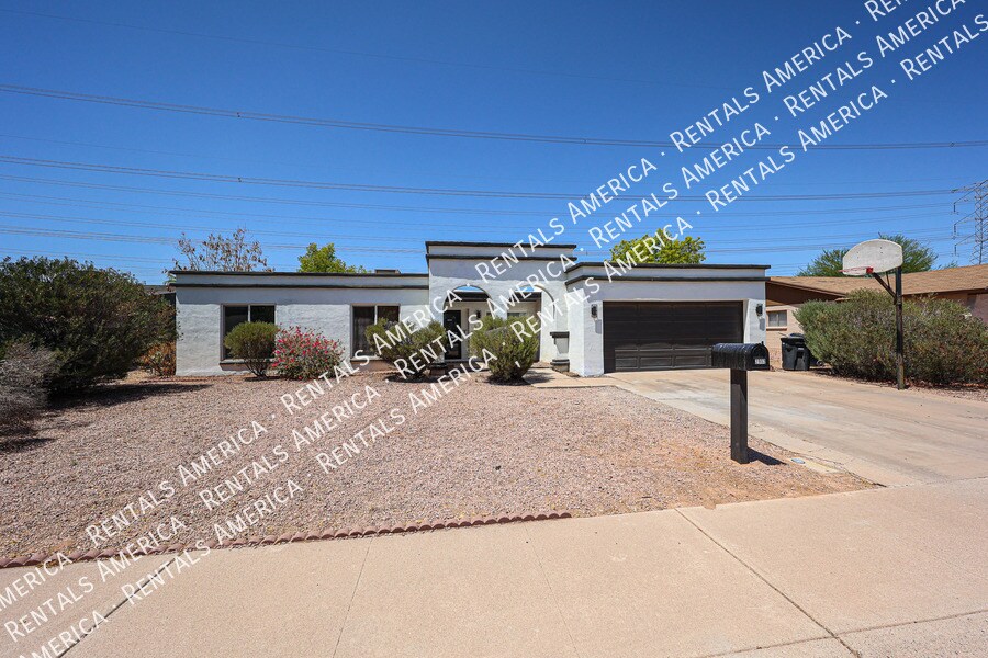 Building Photo - 2902 W Straford Dr