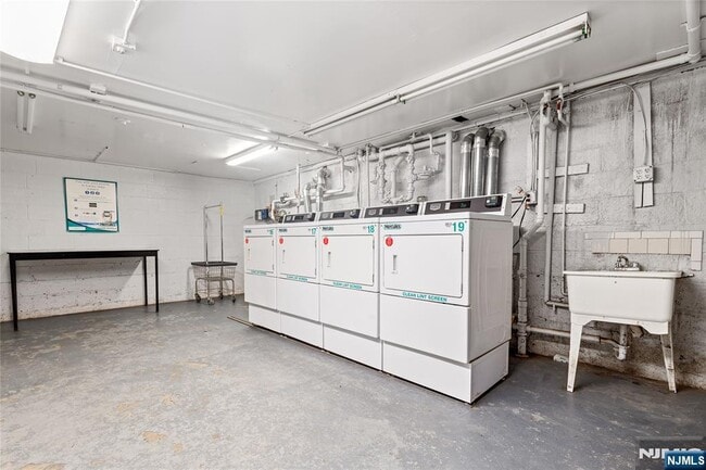 Building Photo - 250 Franklin Turnpike