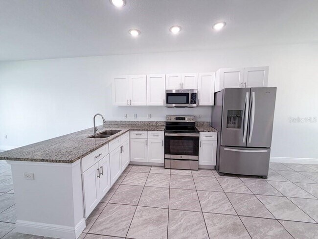 Building Photo - 812 Glastonbury Dr