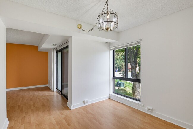 Building Photo - 5911 Tamar Dr