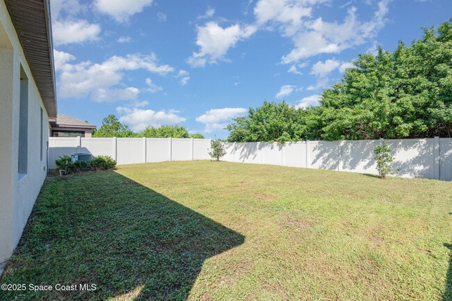 Building Photo - 943 Remington Green Dr SE