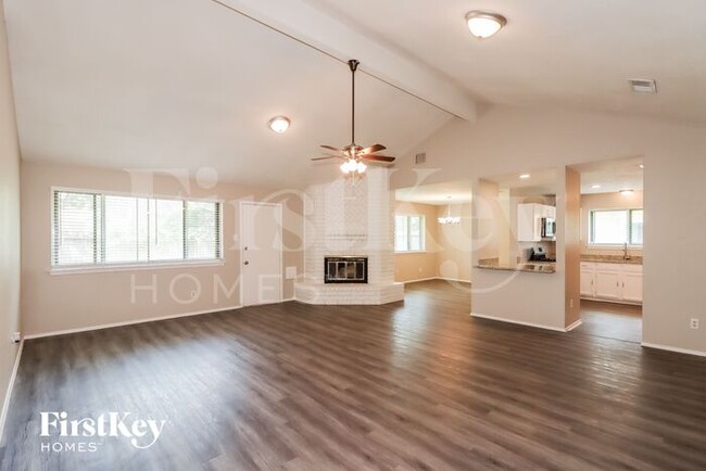 Building Photo - 2515 N Spring Dr