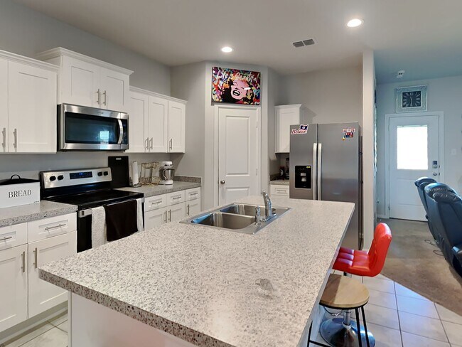 Building Photo - READY NOW IN AZLE! 3 BEDROOM 2 BATHROOM DO...