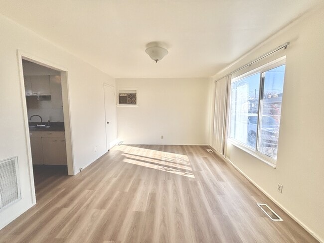 Building Photo - 1001 S 400 E