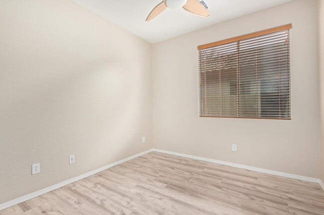 Building Photo - 3727 W Memorial Dr
