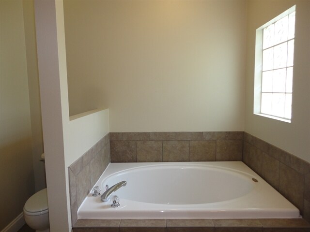 Building Photo - 4618 Castile Way S