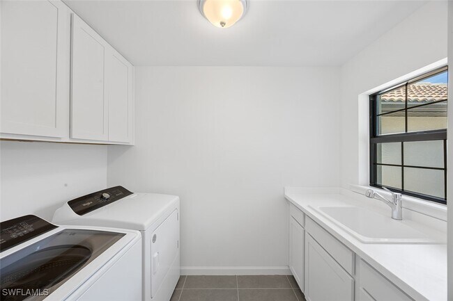 Building Photo - 5683 Mayflower Way