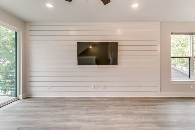 Building Photo - 3210 Forest Park Blvd