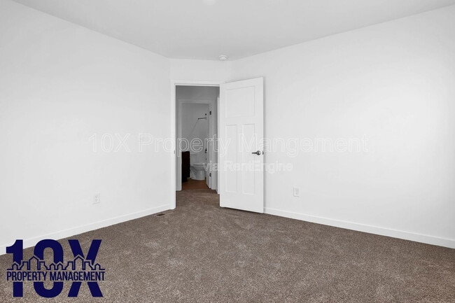 Building Photo - 3246 Mackinac Dr