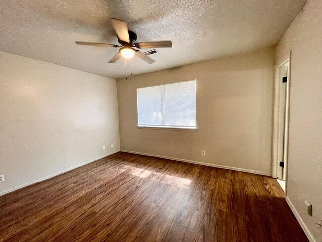 Building Photo - Updated 4 Bedroom Home