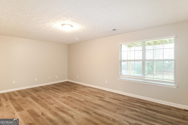 Building Photo - 1286 Live Oak Terrace