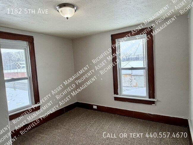 Building Photo - 1182 5th Ave