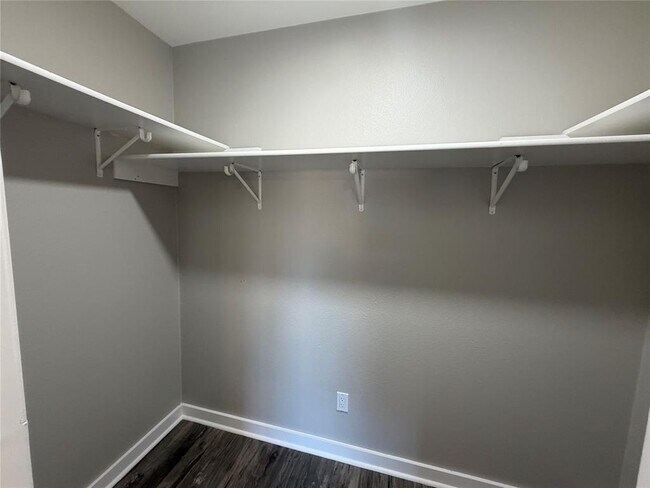 Building Photo - 1307 Lakeside Loop