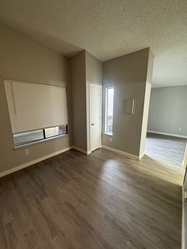 Building Photo - Studio Apartment in the Sable Cove Condominiums Community!  **Move-In Special**