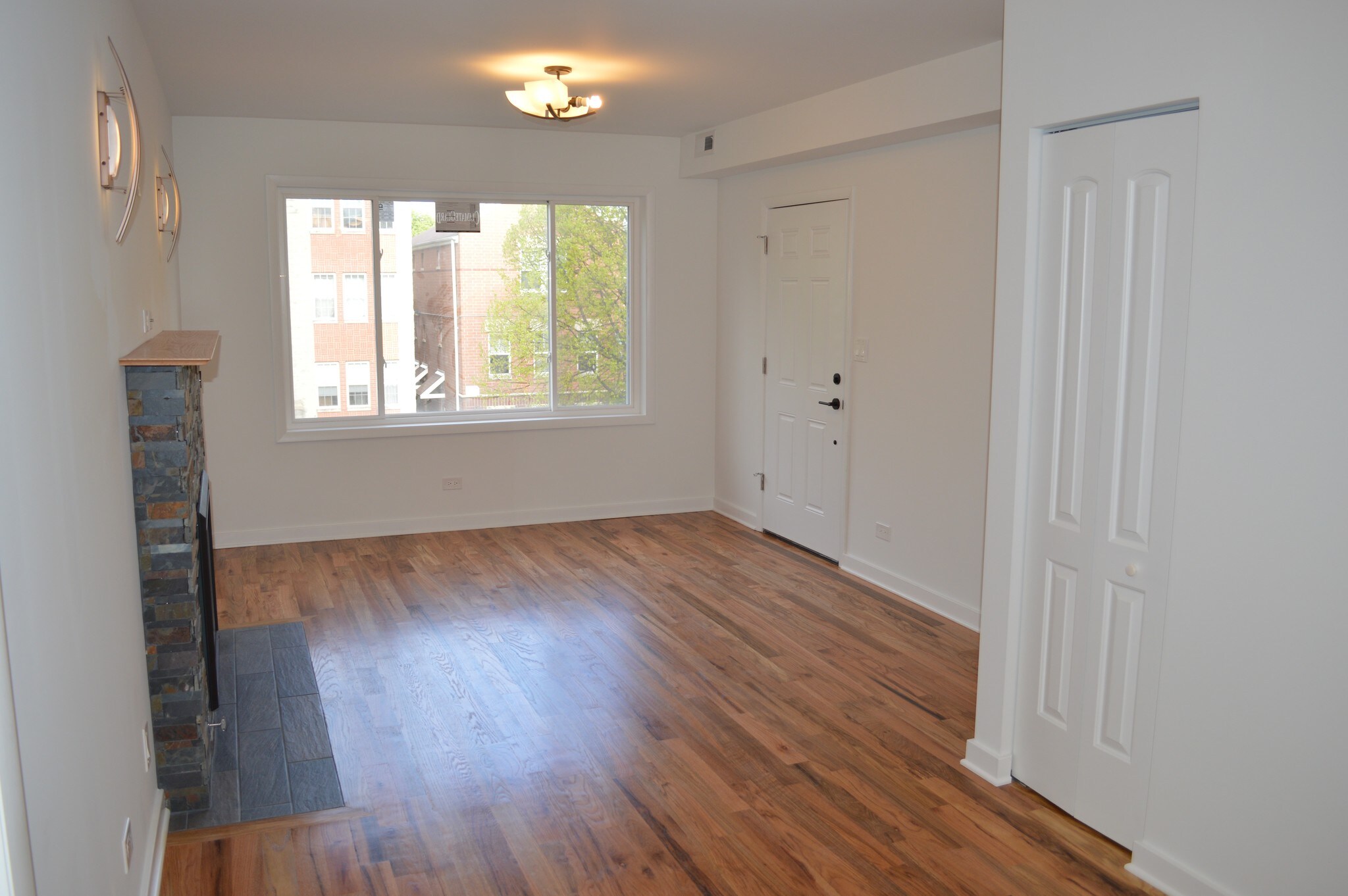 Building Photo - 1438 N Maplewood Ave
