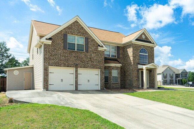 Building Photo - 2624 Leland Dr