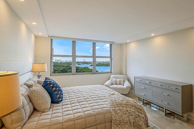 Building Photo - 2121 N Ocean Blvd