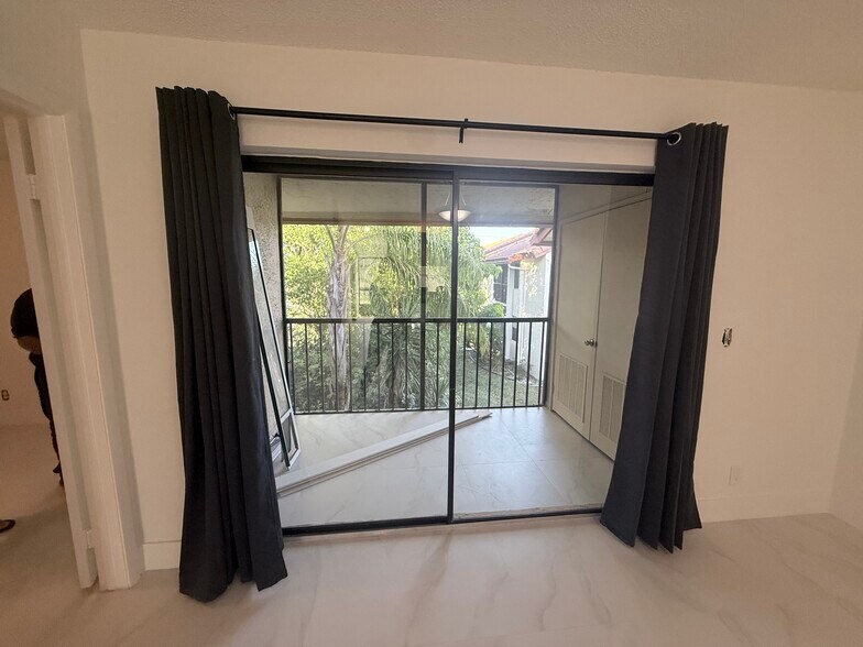 Screened-in Balcony - 22124 Palms Way