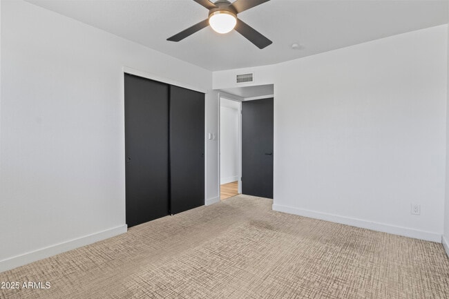 Building Photo - 2166 E Greenway Dr